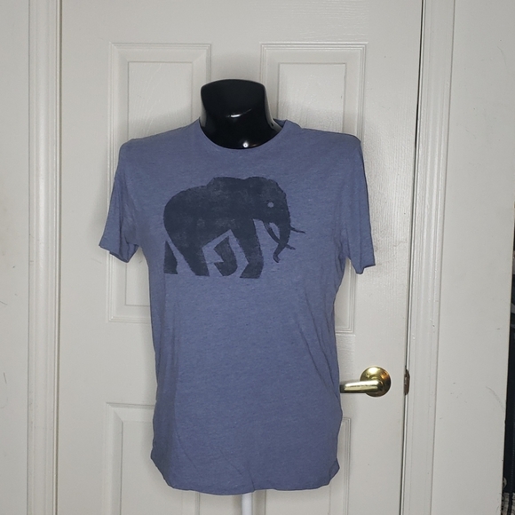 š¤Æ3/$12 Banana Republic Elephant Shirt Blue Gray M